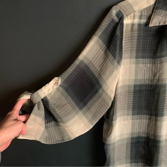 Women’s Button Down Longsleeve Shirt Size Small - Picture 4 of 6